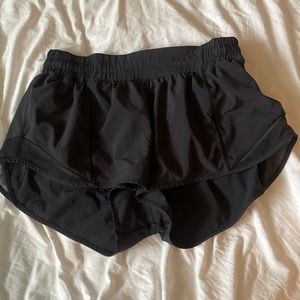 LULULEMON Black shorty Hot Shorts 2.5” inseam